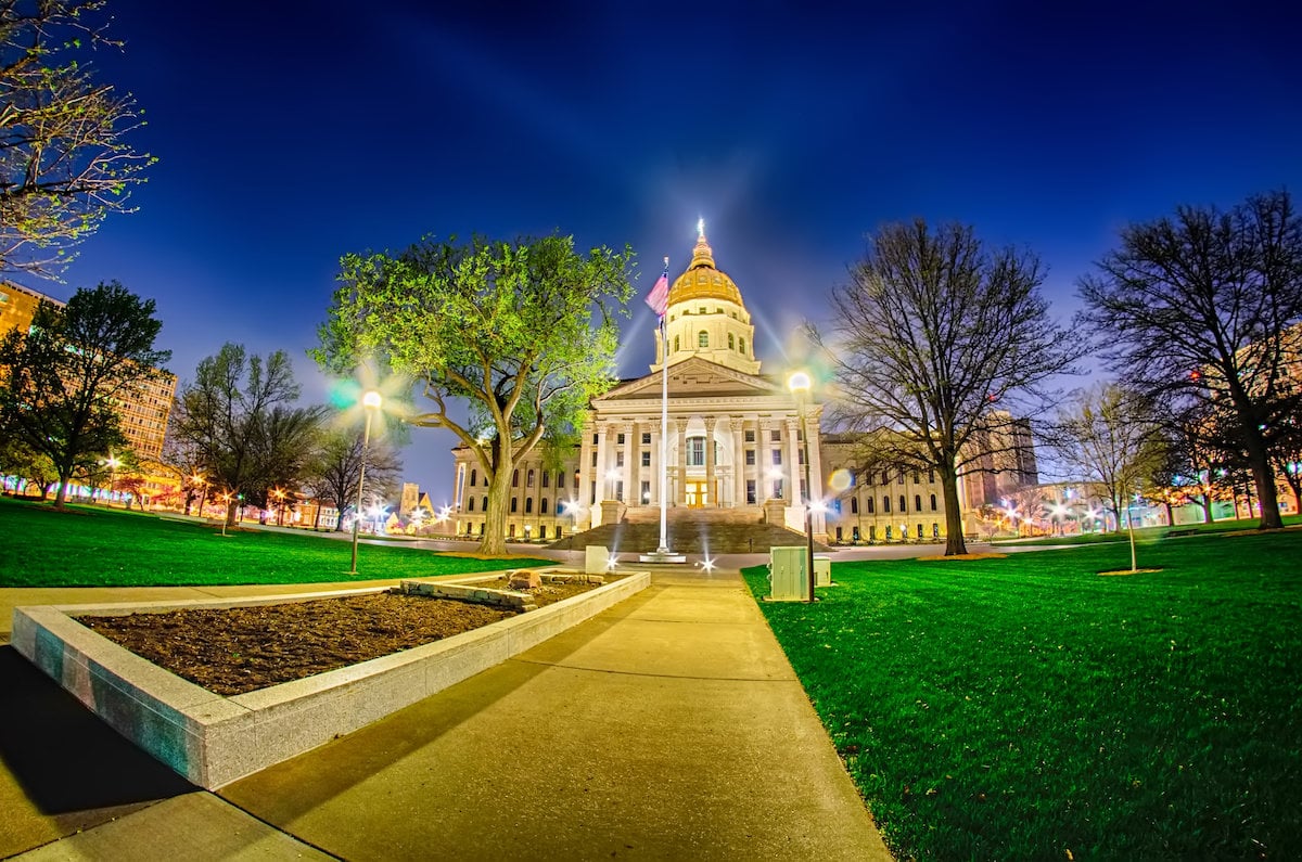 AdobeStock_83743337-topeka kansas downtown